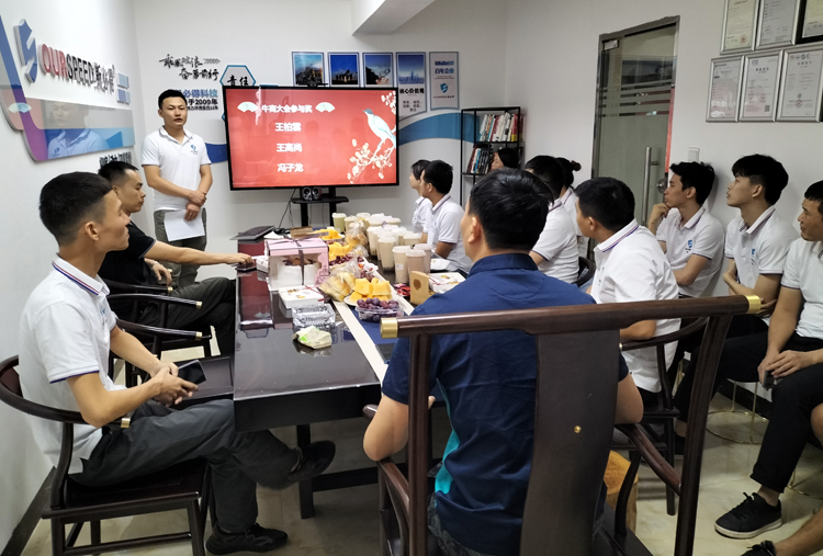 草莓视频APP污污科技召开9月份总结会暨生日会